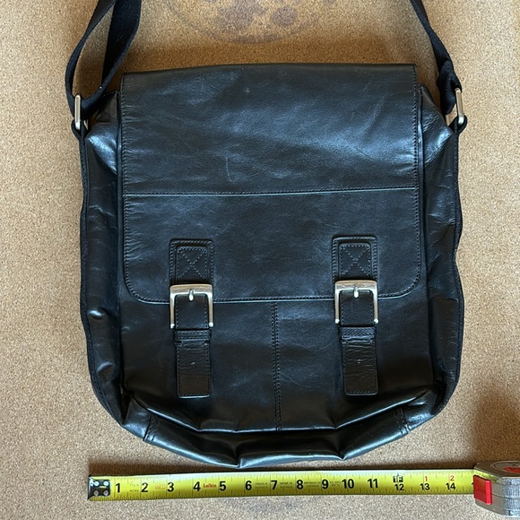 Fossil Brand black leather messenger bag. Open to reasonable offers. - Picture 3 of 10